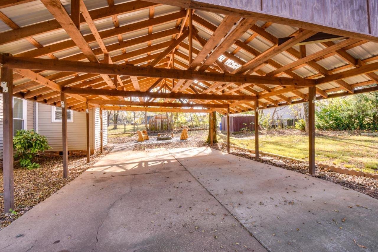 Tranquil Travelers Rest Home With Fire Pit! Экстерьер фото