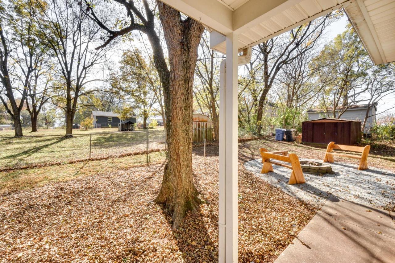 Tranquil Travelers Rest Home With Fire Pit! Экстерьер фото